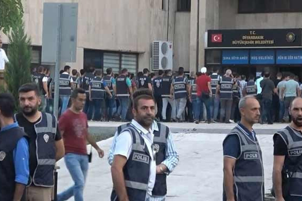 Kayyum atandı! HDP'li Diyarbakır, Van ve Mardin belediyelerine operasyon